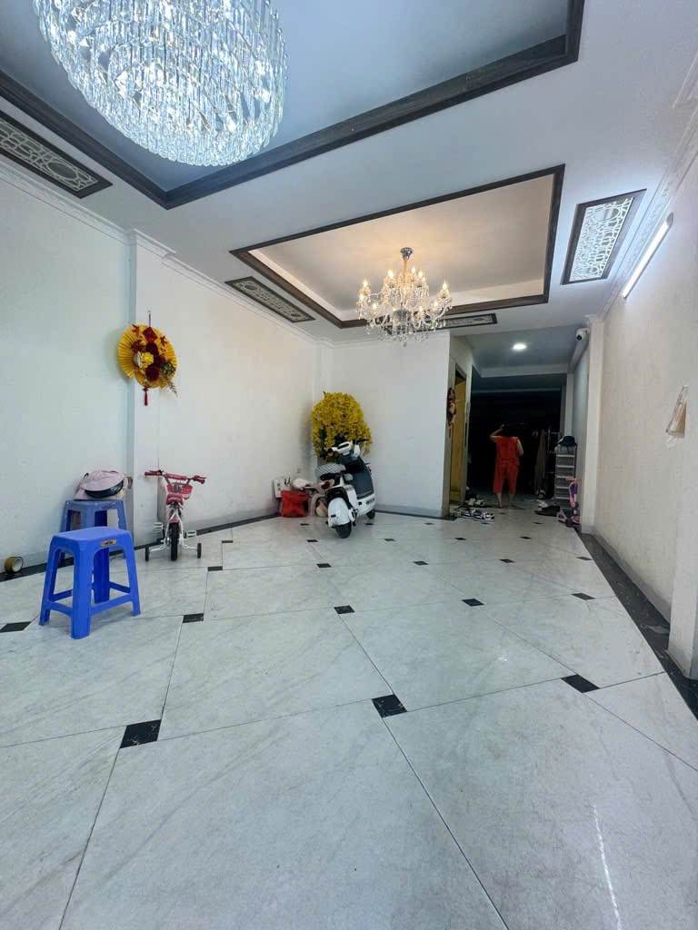 CC nhờ Bán CHDT phố ĐẠI LA. TRƯƠNG ĐỊNH. DT 65m 6 Tầng. Thang máy. Cách Mặt phố chỉ 20m.